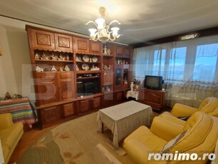 Apartament de 3 camere, decomandat, zona Spitalul Militar