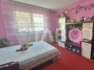 Apartament de vanzare 2 camere decomandate cu parcare si balcon