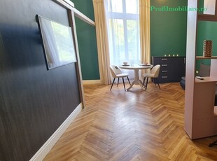 Apartament et.1, luxury class, langa Primarie cu balcon si vedere spre Parc