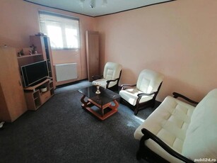 Apartament in centru,decomandat, mobilat, demisol langa Banca Transilvania