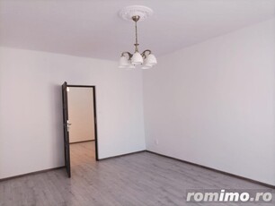 Apartament la casa, 2 cam, semidecomandat, pivnita, zona Lazaret