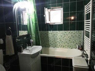 Apartament renovat, trei camere decomandate, etaj 2 din 4, IC Frimu