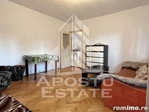 Apartament trei camere decomandat etaj intermediar