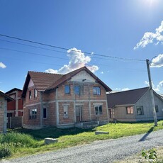 Casă la rosu intabulata in Zimandu Nou