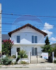 Casă NOUA / 8 camere / Filiasi / zona Piata