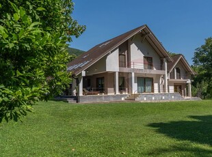 Casă / Vilă cu 11 camere de vânzare în zona Precista