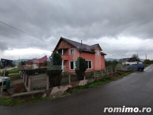 Casa, 5 camere,200 mp,800 mp teren,pretabil business,13 km distanta de Bistrita