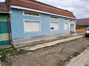 Casa cu 2 corpuri si 190 m2 s.utila in Valea Cenchii