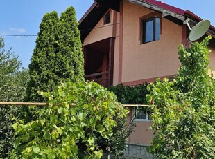 Casa spațioasă din Comănești – locuință pentru familii mari sau sediu de firma?