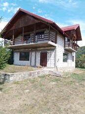 Casa la roșu + teren 1.900 M2 Sat Livadea