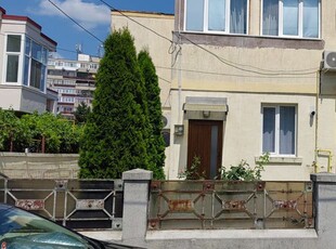 Casa, parter vila, demisol, central, zonă linistita, proprietar