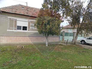 Casa renovata de vanzare in IRATOSU cu teren 3000 mp