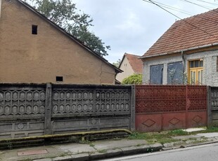 Casa Simeria 8 km de Deva,jud Hunedoara zona buna si linistita langa parcul dentrologic