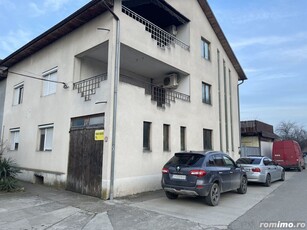 Casa S+P+E+M | 605 mp utili | 10 camere | 3 bucatarii | 4 bai | 3 terase | Garaj