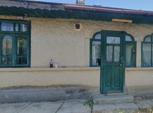 Casa taraneasca + teren 1045 mp 60km de Bucuresti, in comuna Botoroaga jud. Teleorman