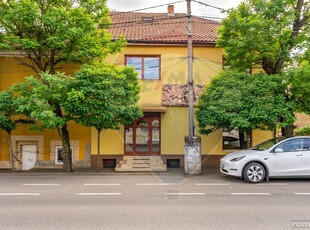 Clădire comercială multifunctională de vânzare, în zona centrală.