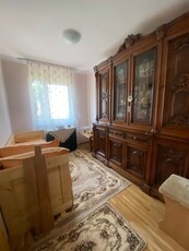 De vanzare 3 camere etajul 2 , mobilat , utiulat