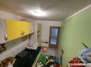 De vanzare 3 camere zona Piata Mare, 59000 E