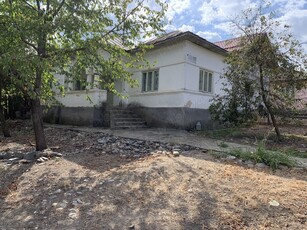 De Vanzare, Casa si teren in suprafata de 1300 mp Com.Scaiesti