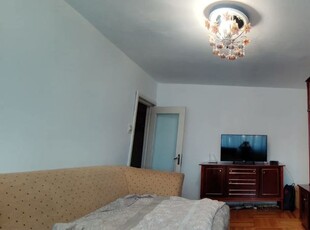 De vânzare direct de la proprietar apartament decomandat 2 camere zona Lipovei .