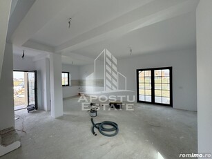 Duplex cu 3 camere despartit prin camera tehnica