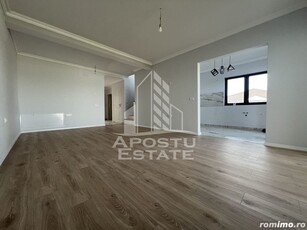 Duplex cu etaj, cu 5 camere si 4 dormitoare, aproape de asfalt