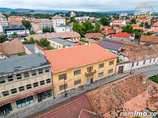 Edificiu istoric:1.600 mp, Central, potential: birouri,hotel boutique,restaurant,spatiu cultural si