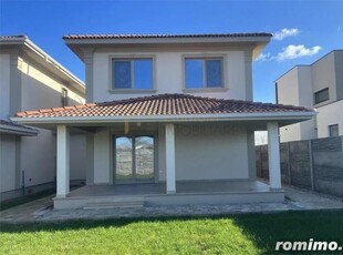 GIROC - Duplex despartit prin garaj - 5 Camere - Teren mare