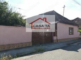 Loc de casa casa veche pentru renovat