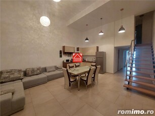 OCAZIE!!! Apartament cu 5 camere renovat, cu vedere spre Bv. Revolutiei. PRET REDUS cu 12000 EUR!!!