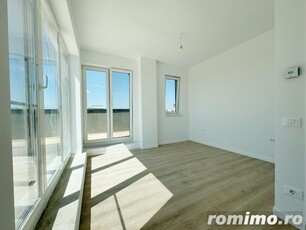 Penthouse 3 camere, decomandat, 89.7 mp utili, toate utilitatile, zona Aradului