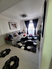 Proprietar vând apartament mobilat 3 camere 2 băi