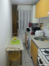 Proprietar,vând apartament 3 camere semidecomandat