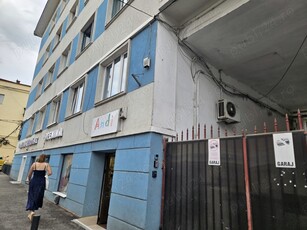 Vând apartament 2 camere parter inalt in Pta Mihai Viteazu pentru business