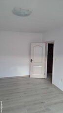 Vând apartament 3 camere zona de jos