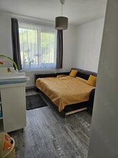 vand apartament 3 camere zona stejarului floresti