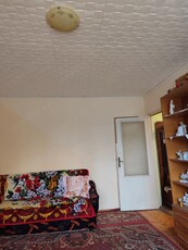 Vand Apartament cu 2 camere semi-decomandat