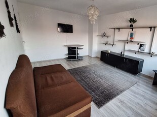 Vând apartament cu 3 camere decomandat în Alfa