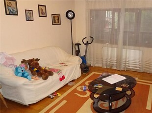 Vand apartament cu 4 camere in Deva, zona Dorobanti, parter inalt, suprafata utila 90 mp + balcon