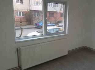 Vand apartament sau închiriez ca spațiu comercial(250 )