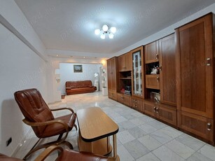 Vand Apartament spatios cu 4 camere de vanzare pe Bdul Decebal