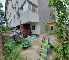 Vand Casă la bloc, Apartament 2 camere + curte + parcare+ terasa are + terasa