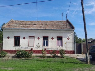 Vand casa de 120 mp cu teren 4019 mp,in Ungaria