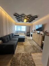 vanzare apart 3 camere + living