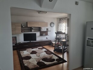 Vânzare apartament. Trei camere, 80mp,etaj 3/4.