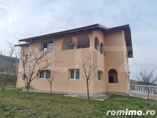 Vila 8 camere - 240 mp, 1347 mp teren Chiperesti