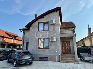 Casă de vânzare cu 5 camere in Sânmartin, Bihor