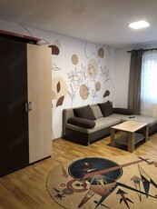 Închiriez apartament cu o camera garsoniera