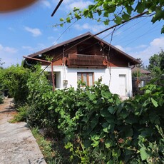 Vând casa în com.Ceptura ,jud. PH, 4 camere și dependințe, apa,canal,gaz,curent,Suprafața teren 1560