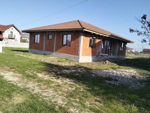 Vând casa nouă